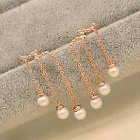 Dangly faux pearl earrings (BRAND NEW) - Picture 4 of 8